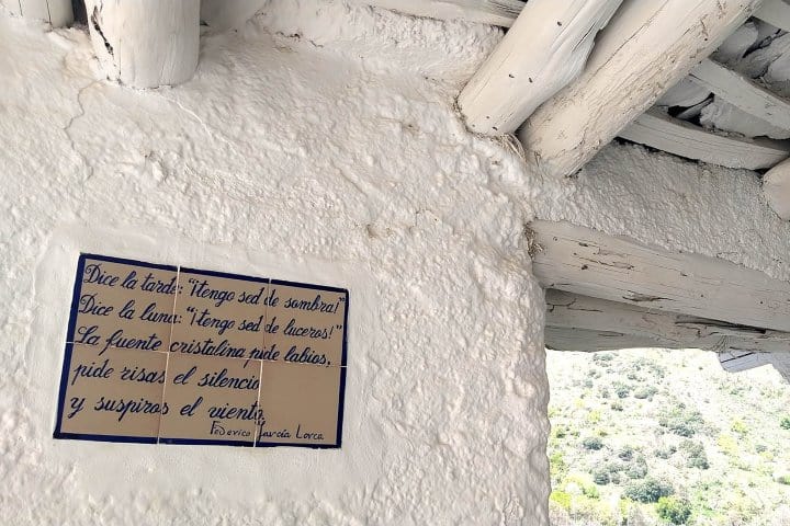 5. Verso de Lorca en el Paseo de Federico García Lorca. Foto - Web de Baza