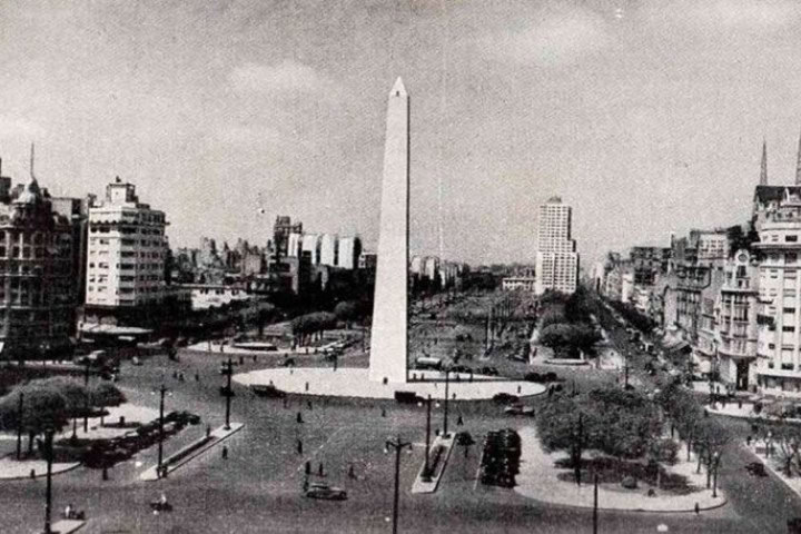 6. Obelisco en Buenos Aires a pocos años de su inauguración. Foto - serargentino.com