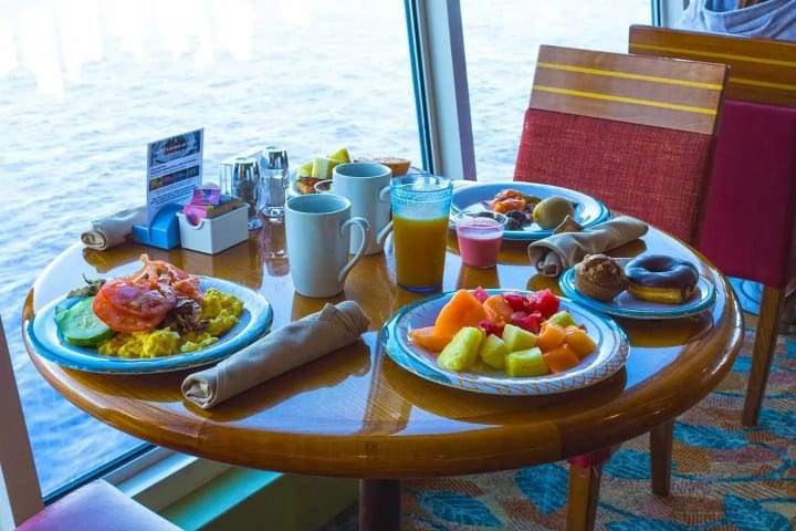 6. Desayuno en Serenade of the Seas. Foto - High Seas Cruising
