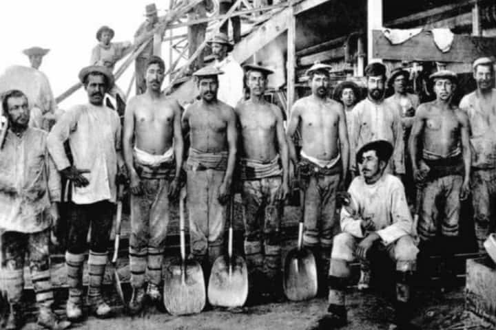 6. Trabajadores del salitre. Foto - Mayuru Tour