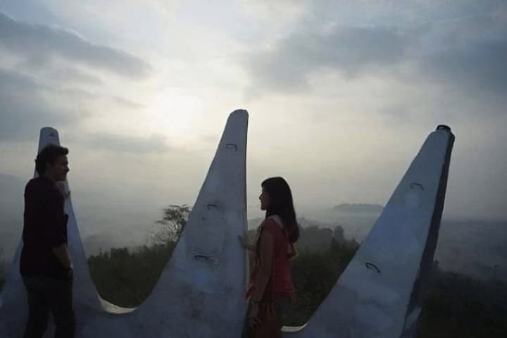 7. Escena de la película "Ada Apa Dengan Cinta? 2" sobre Gereja Ayam. Foto - suplemind