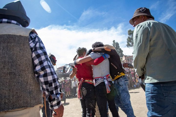 7. Abrazo después de la pelea. Foto - @miraviento (Instagram)