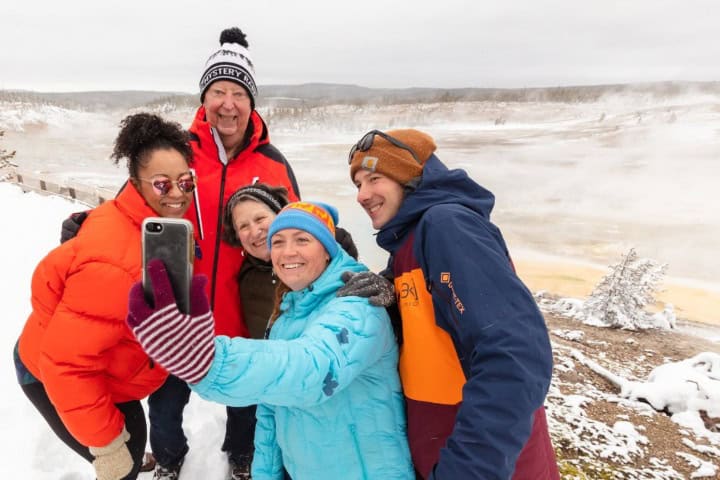7. Viajeros en el Parque Naacional Yellowstone. Foto - Yellowstone National Park (Facebook)