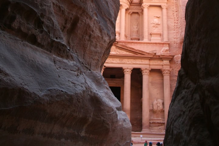 8. Llegada a "El Tesoro" en Petra. Foto - Wikimedia Commons