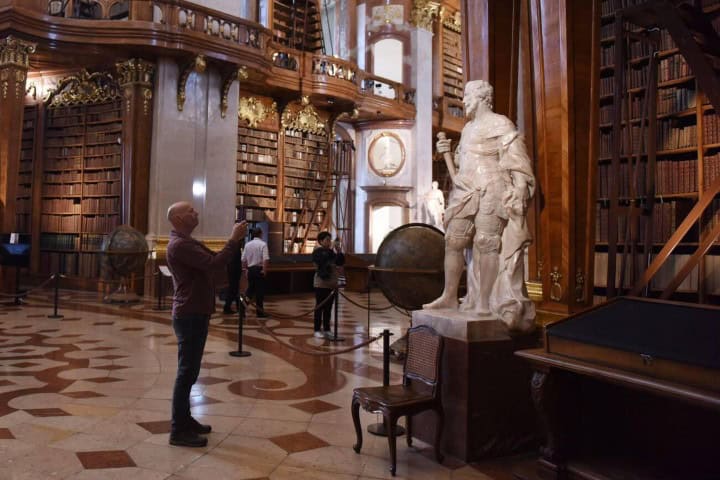 8. Gran Sala Principal de la Biblioteca Nacional de Austria. Foto - Alamy