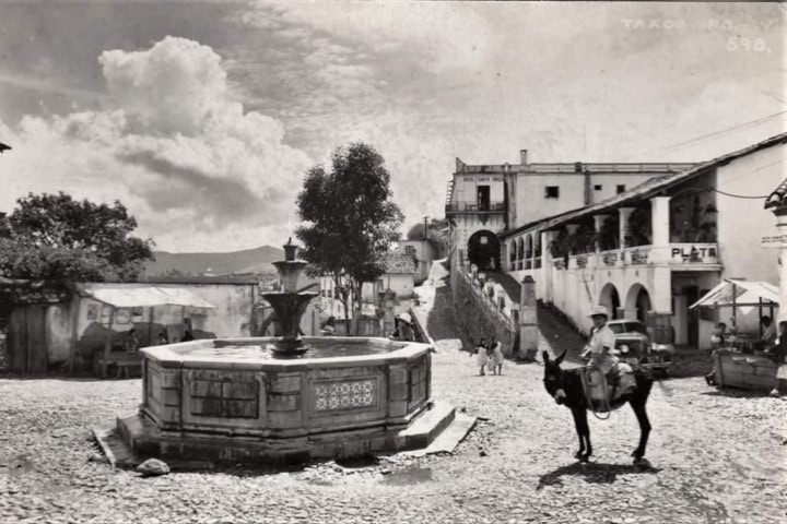 9. Antigua fotografía de Taxco. Foto - @RoyCampos (X)