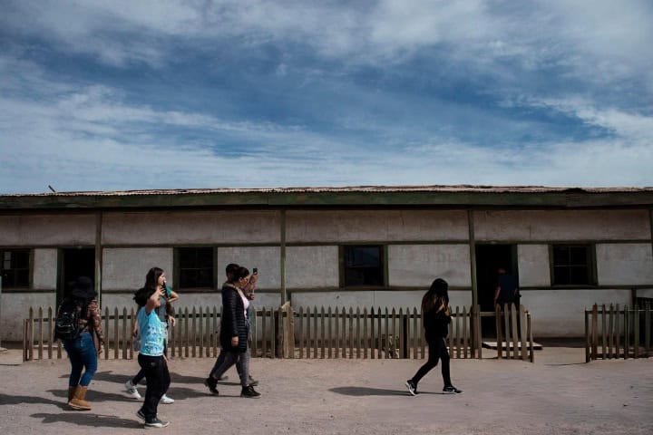 9. Visitantes recorriendo Humberstone. Foto - Getty Images