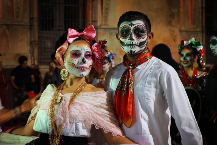 EXTRA. Disfraces de calaveras en el Día de Muertos. Foto - Alamy
