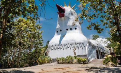 LA IGLESIA DEL POLLO EN INDONESIA