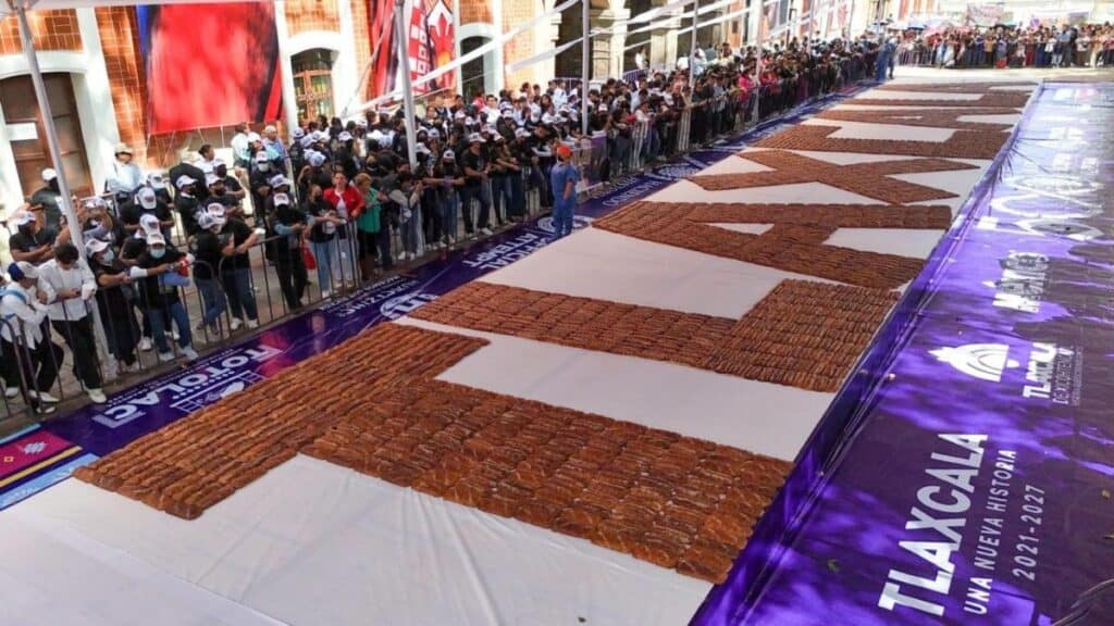 TLAXCALA ROMPE RECORD GUINNESS CON EL PAN DE FIESTA MÁS GRANDE DEL MUNDO