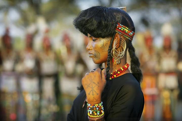 1. Joven wodaabe juzgando durante el concurso de Guerewol. Foto - Getty Images