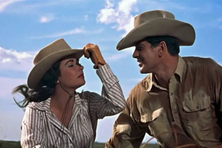 1. (De izquierda a derecha) Leslie y Jordan Benedict en Giant, 1956. Foto - QueVer