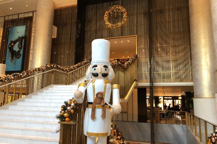 10. Decoración de Navidad en The Peninsula Beijing. Foto -Monkey Miles