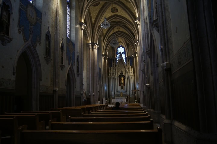 15. Interior de la Parroquia del Señor de la Misericordia. Foto - Gus Espinosa