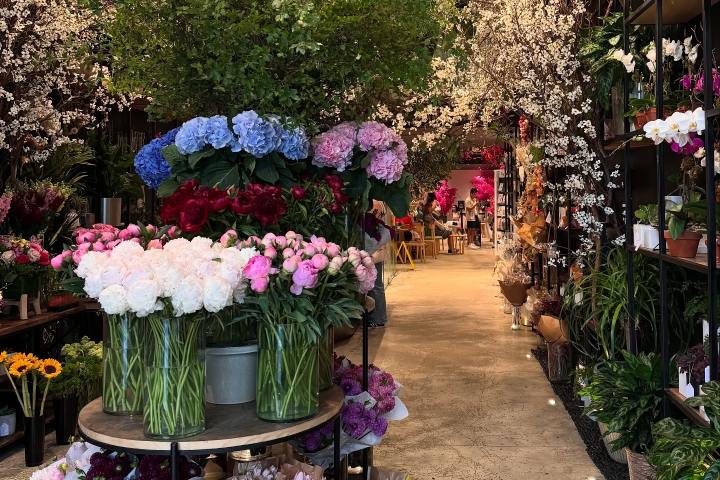 2. Flores en Ariston Flowers & Café. Foto - @aristonflowers (Instagram)