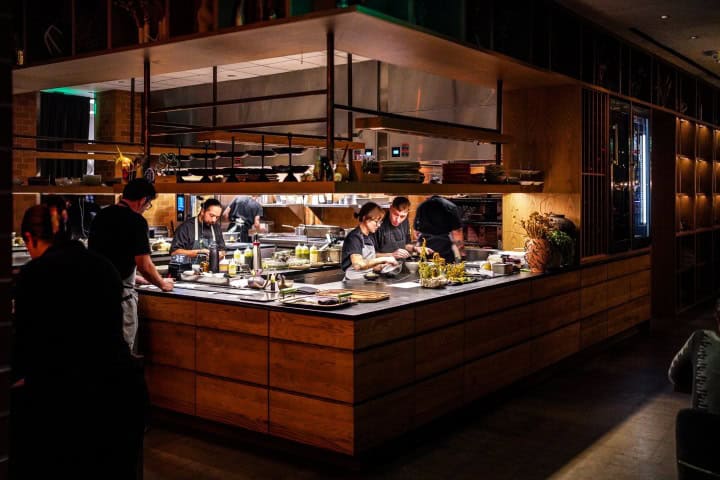 2. Cocina en Isidore. Foto - @isidoresatx (Instagram)