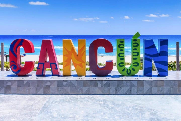 2. Letras de Cancún. Foto - Alamy
