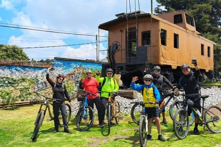 2. Ciclistas en la ciclovía Ferrocarril de Cuernavaca. Foto - @chaa_mexico (Instagram)