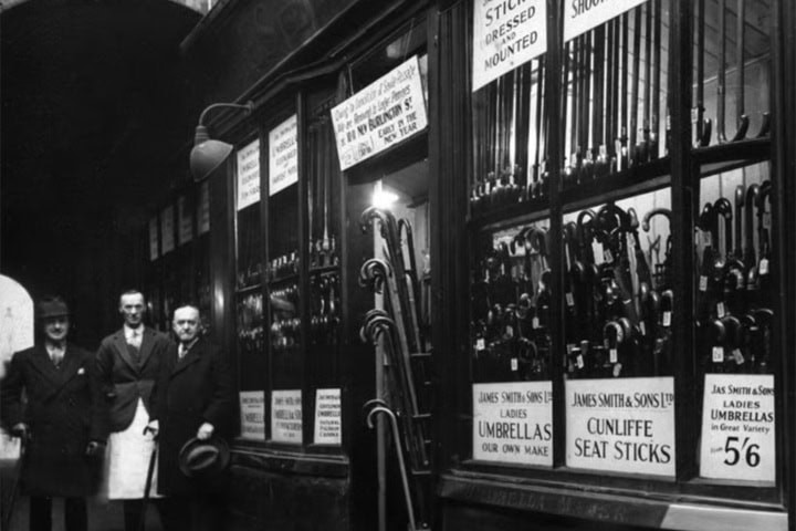 3. Antigua foto de James Smith & Sons. Foto - Classic Driver