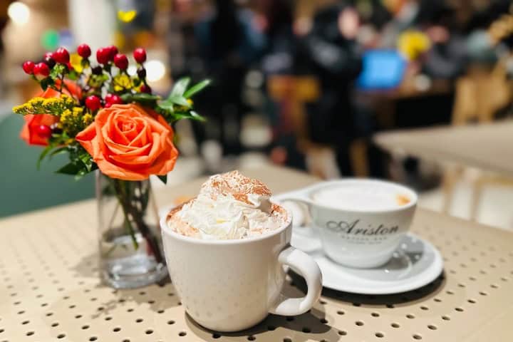 3. Bebidas en Ariston. Foto - Nina Edwars (Google Maps)