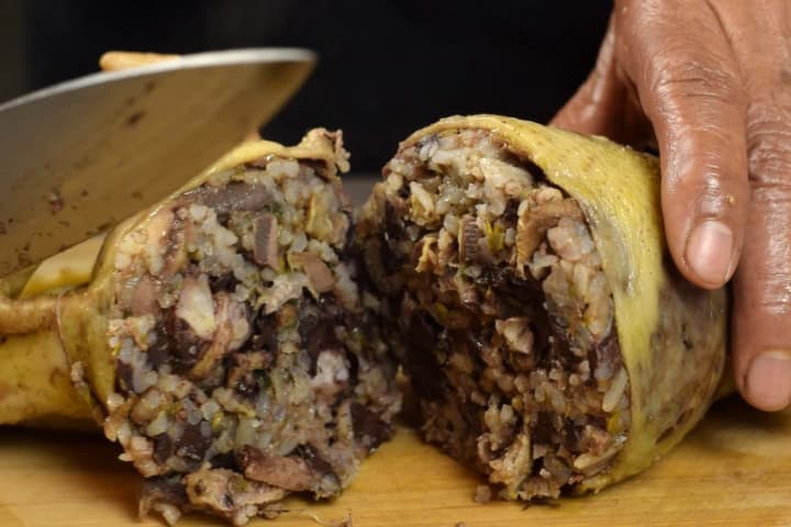 3. Relleno de pescuezo de pollo. Foto - ÉPICA (YouTube)
