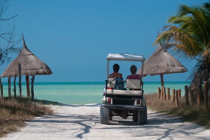3. Carrito de golf en Isla Mujeres. Foto - Isla Mujeres Golf Cart Rentals