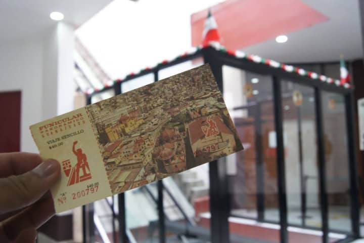 4. Boleto y entrada del funicular. Foto - Gus Espinosa