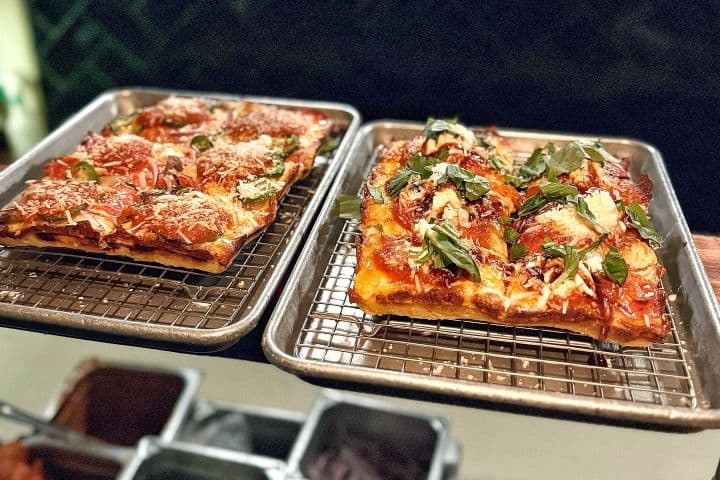 4. Pizza estilo Detroit. Foto - @pizzaroma_mx (Instagram)