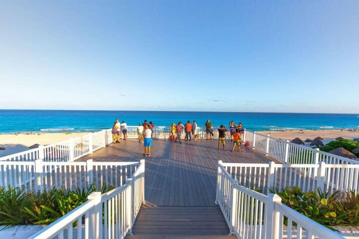 4. Mirador en Playa Delfines. Foto - Alamy