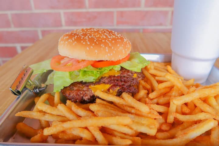 4. Hamburguesa servida en Burger King de Mattoon. Foto - The Original Burger King (Facebook)