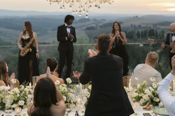 4. Invitados en boda en Castelfalfi. Foto - Castelfalfi