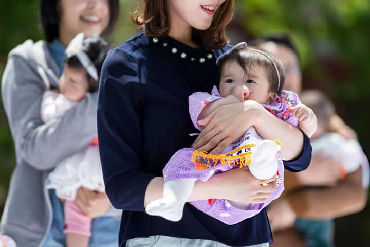 4. Madre con su bebé durante el Nakizumo. Foto - Getty Images