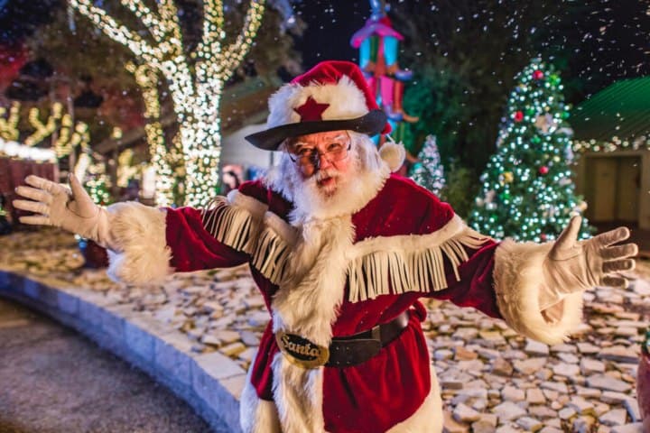 4. Santa Claus en SeaWorld, San Antonio. Foto - Visit San Antonio