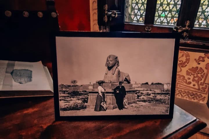 5. Antigua fotografía en Casa Amatller. Foto - @aliciaenjoymytravel (Instagram)