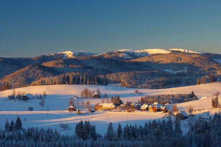 6. Pueblo de Breitnau durante el invierno. Foto - Alamy