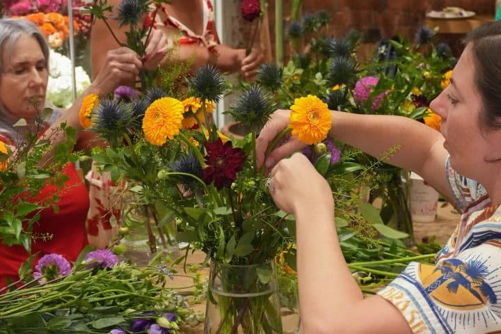 6. Curso de arreglo floral en Ariston. Foto - @aristonflowers (Instagram)