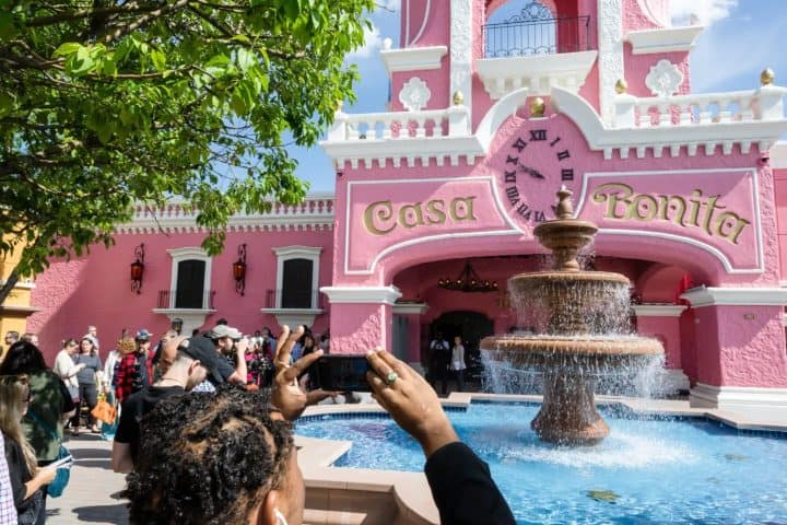 6. Gente en Casa Bonita. Foto - The Colorado Sun