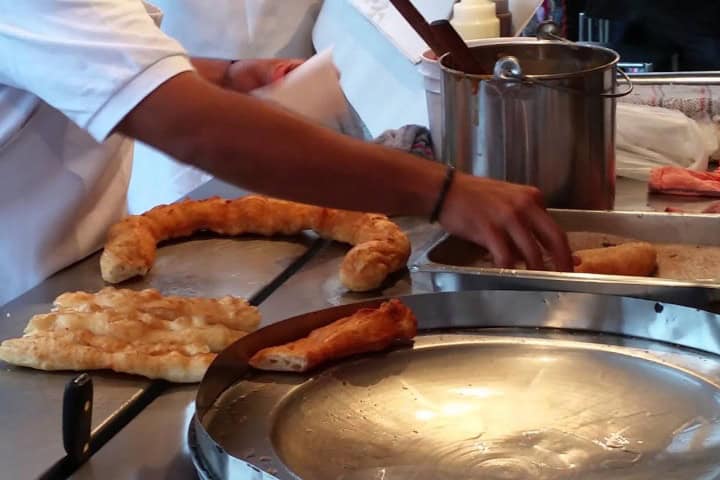 7. Puesto de churros gordos en Jalisco. Foto - Norma La De Guadalajara (YouTube)