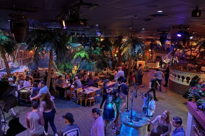 7. Interior de Casa Bonita. Foto - Simply Shauna