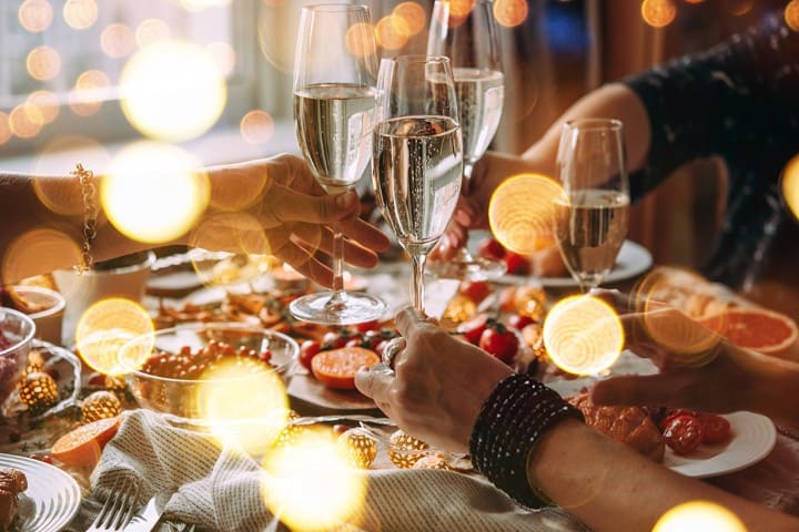 8. Brindis de Año Nuevo. Foto - 123RF