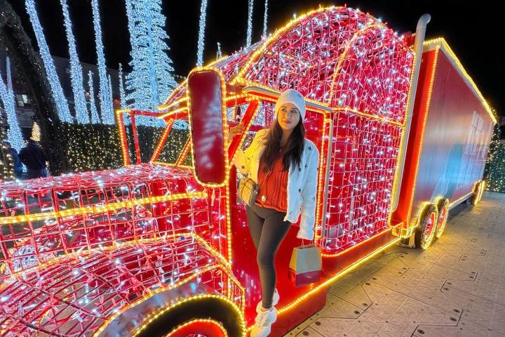 8. Viajera en Coca-Cola Classic Christmas, San Antonio. Foto - @sa_socialista (Instagram)