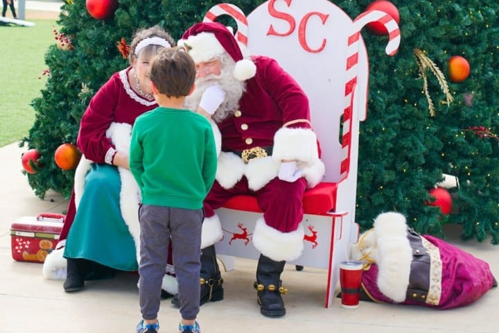 9. Santa y Mamá Claus en Holidays at The Rock. Foto - @therockatlacantera (Instagram)