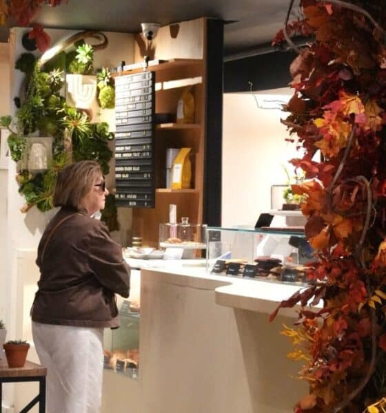 ARISTON FLOWERS & CAFÉ CAFETERÍA EN UNA FLORERÍA EN NUEVA YORK