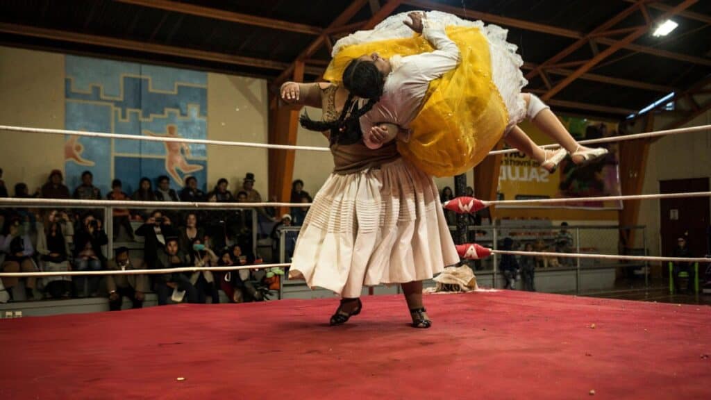 LA LUCHA DE CHOLITAS EN BOLIVIA