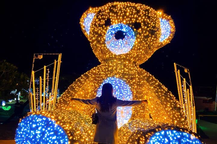 1. Escultura de luz en el Parque Guanajuato Bicentenario. Foto - @cecy_gonzalez23 (Instagram)