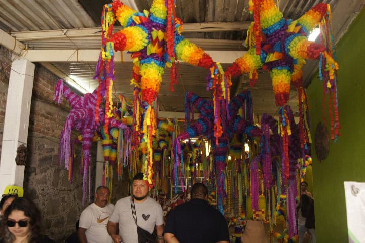 1. Piñatas en Acolman. Foto - Gus Espinosa