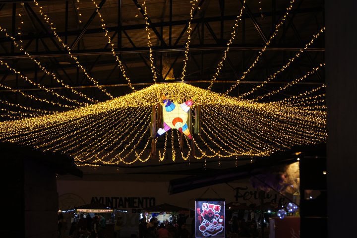 10. Piñata en Villa Iluminada. Foto - Gus Espinosa