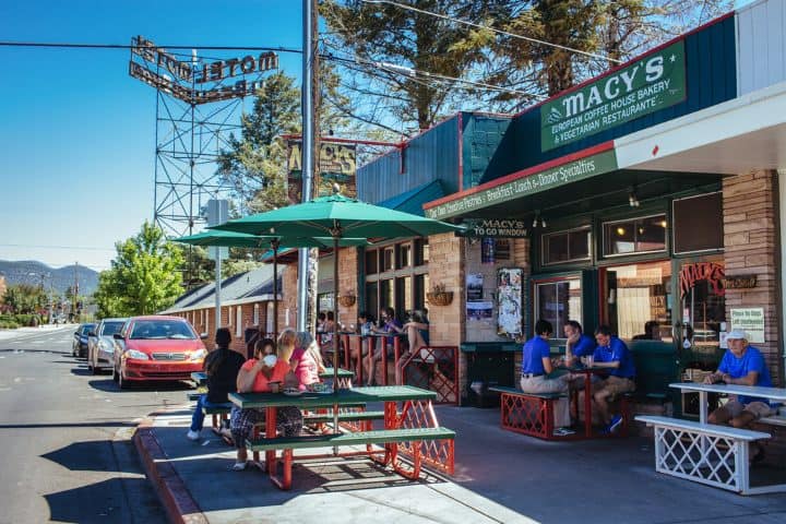 12. Cafetería en Flagstaff, Arizona. Foto - Trevor Huxham (Flickr)