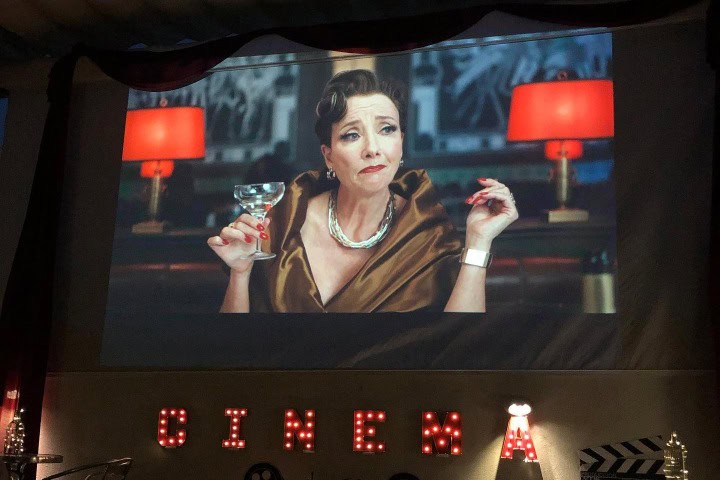 2. Película de Cruella en Rooftop Cinema. Foto - @carlosramos81 (Instagram)