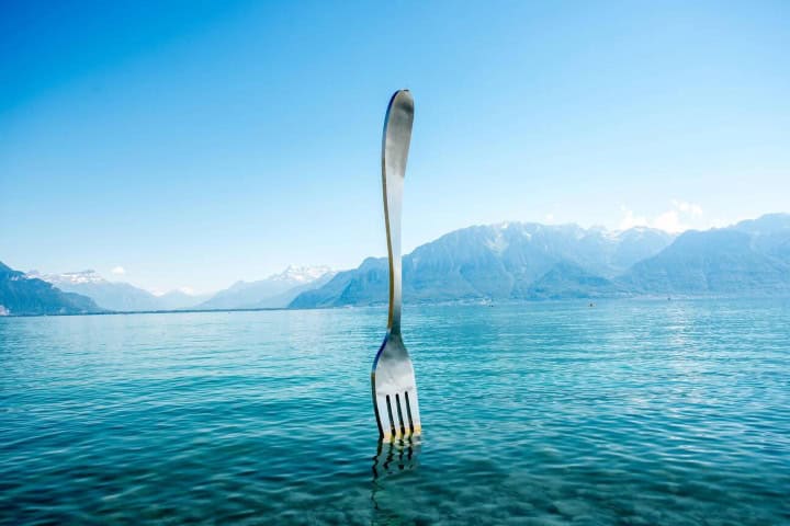 2. Tenedor gigante del Lago Lemán. Foto - Alamy